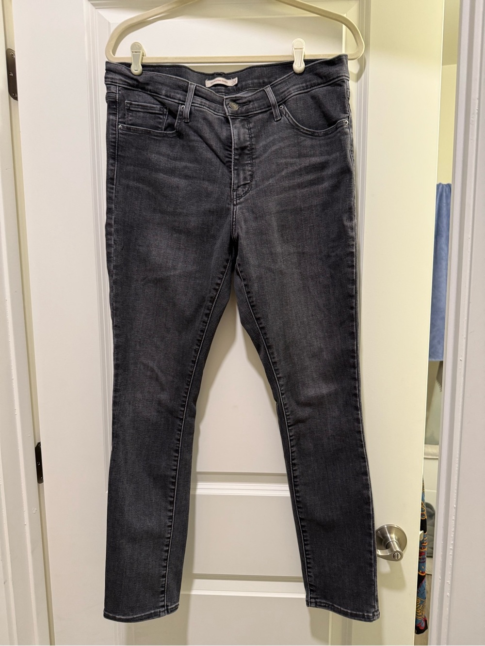 Levi’s 311 Shaping Skinny Women's Slim Jeans
Washed Black